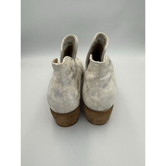 Boutique by Corky's Wayland White & MetallicSilver Ankle Bootie 10 - Picture 3 of 7